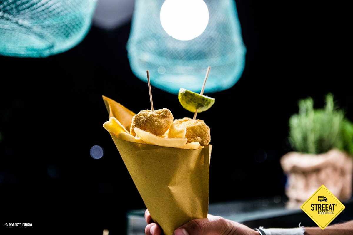 Fritti di mare, mozzarella in carrozza in versione marinara.
<a href="/pescepane/">Pescepane ®</a> sarà presente a #Mantova questo weekend con #STREEAT
@mantova2016