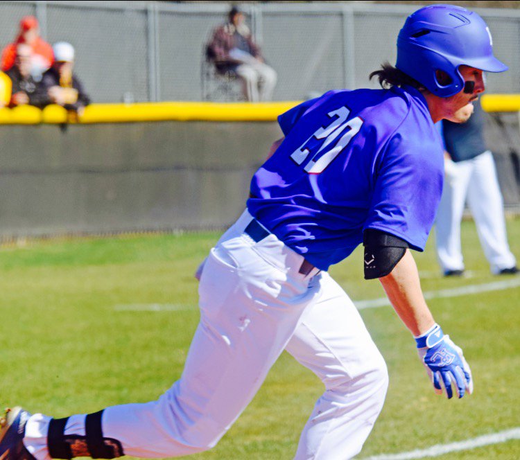 BlueHoseBSB's tweet photo. Sr. Captain Tyler Weyenberg QAB Champ Week #4 Fall 2016. 9-11 QAB's & a Huge Tank to RF π₯ #Barrels #RelentlessApproach #Fall2016 #PCBSB https://t.co/1XEt5Yq1pZ