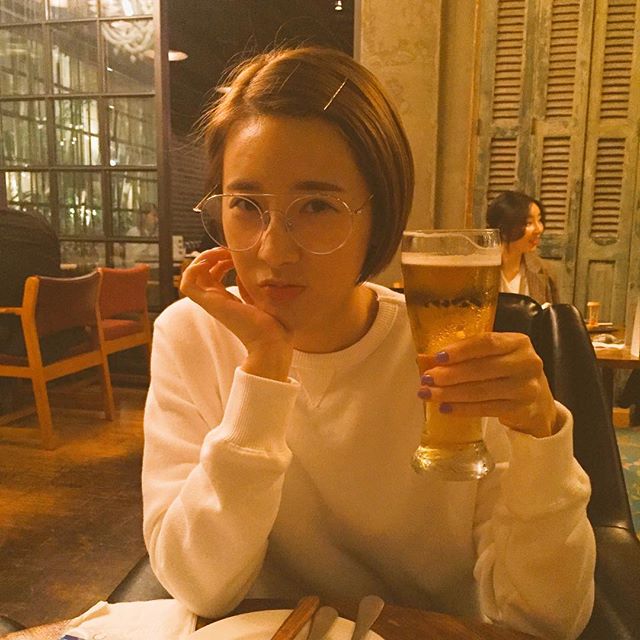 tarasnaps's tweet photo. [JIYEON INSTAGRAM] jiyeon2__: 귀여운인영언니랑🍻❤️ https://t.co/urN5ucw0TH #kpopsnaps https://t.co/ibSWop4Ngw