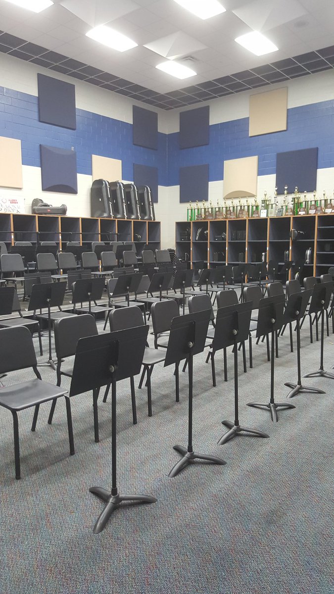 SpillaneMSBand's tweet image. Its nice to have a student teacher! #beginnersetup