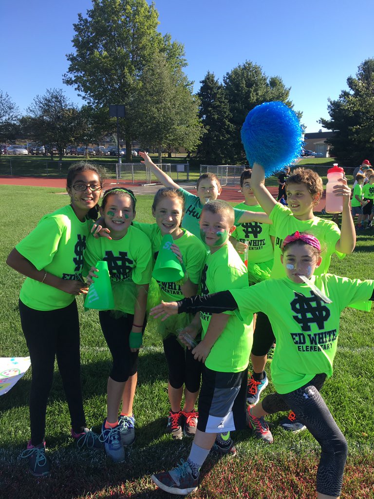 Mrs_Lilly5's tweet photo. Way to go 5LG! Great spirit and hard work on the track today @EdWhiteElem! #FunRun2016 #proudteachers #LifeIsGoodIn5LG https://t.co/aHxUTVvsO4