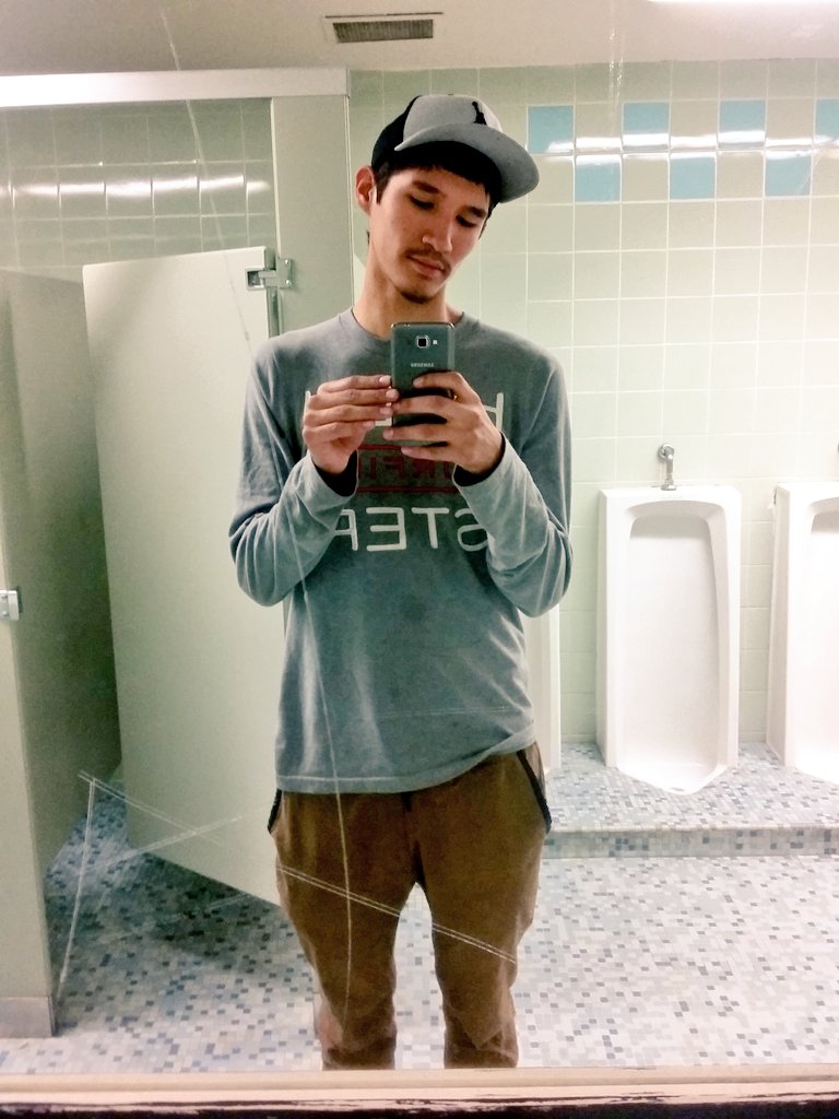 vZenth's tweet photo. School be boring asf https://t.co/oRIH6PKAZY