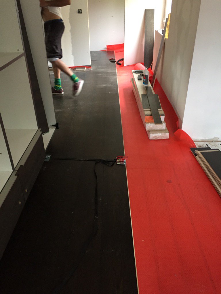 thewoodenfloors's tweet photo. #installion of a 210mm dark oil floor going Down with #underfloor heating today https://t.co/zGDdFSGtuQ