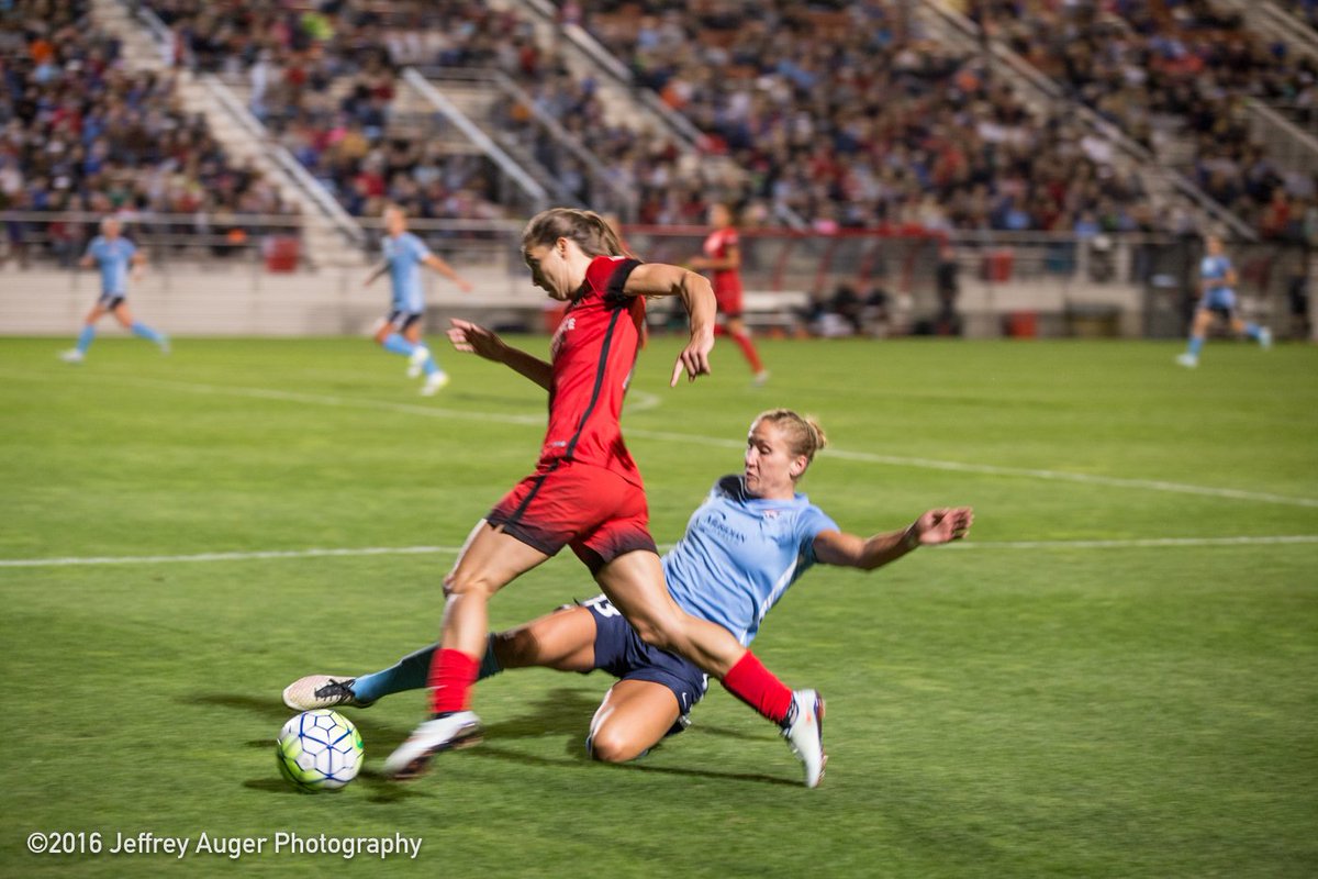 jeffaugerphotog's tweet image. This is not a yellow. @kgrubs13 @TobinHeath @SkyBlueFC @NWSL #goodhardtackle #BadRef