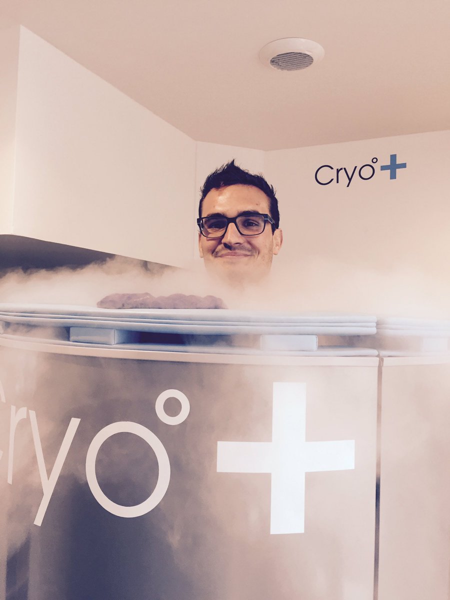 Cryo_Plus's tweet photo. On a reçu 2 joueurs du club de Rugby #clermontsuroise évoluant en #Divisinonhonneur🏉🔝. Une bonne séance de #Cryo ❄️ pour ces deux #Rugbyman https://t.co/8kAFy6P22r