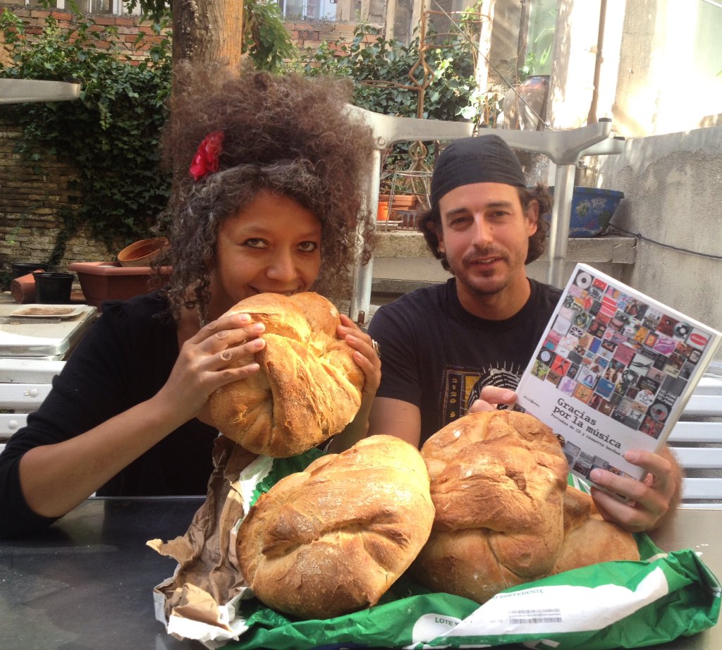 Gracias por la música <a href="/XamSada/">Xabier Apestegui</a>. 
101 urtetako okindegia itxiko dute Sadan: albiste tristea. 
Gora APESTEGUI okindegia!