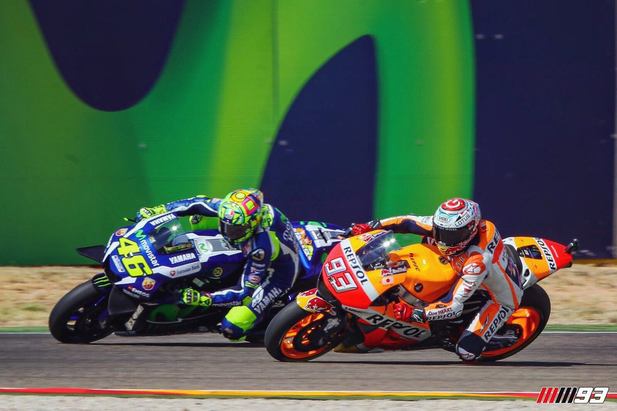 marcmarquez93's tweet photo. Repasando momentos de ayer en la carrera! #MotoGP = Espectáculo 
Reviewing moments from yesterday's race! @motogp = Spectacle #AragónGP https://t.co/6gehuycRms