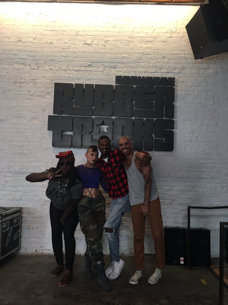 MisterCoolMom's tweet photo. We about to get that #WORK #FUTUREHOOD @rubbertracks https://t.co/m44soyz0as