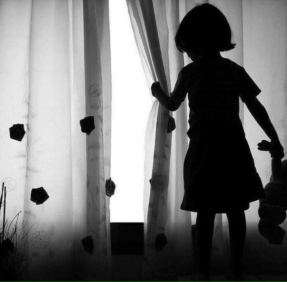 حتى وإن لم تعجبك الأنظمة
القوانين  القرارات ومستوى المعيشة
 اعشق وطنك وأظهر الانتماء إليه
فالوطن أرض لا حكومة