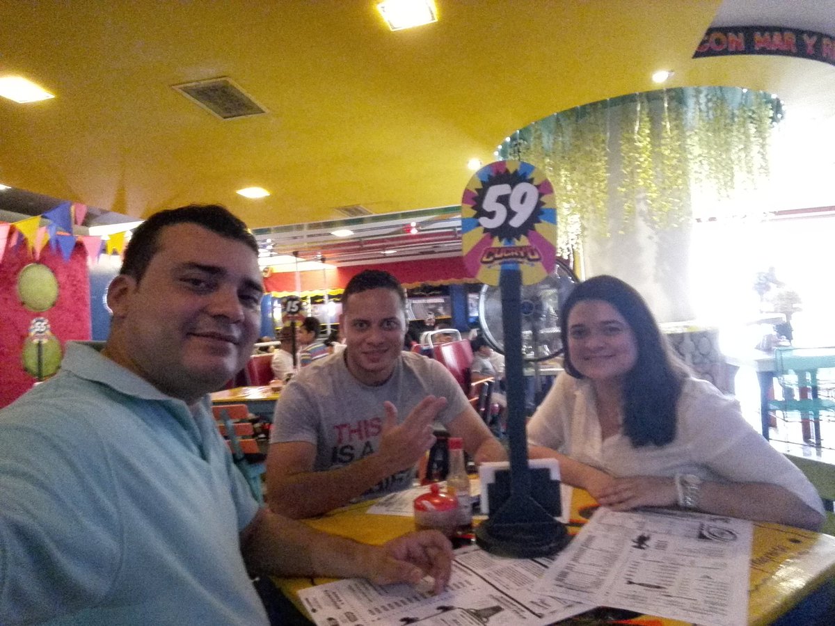 SolTechIot's tweet image. Hoy Lunes que tus ganas de emprender estén acompañados por el amor de la familia @marobey  @KarinaArevaloY