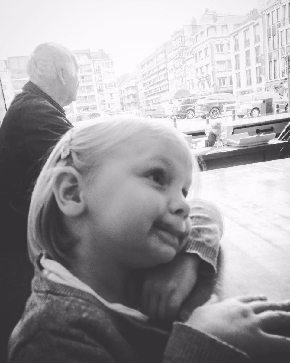 levekedw's tweet photo. Heerlijke chocomelk #familiejansen #oostende #june https://t.co/lsl63R8ouj