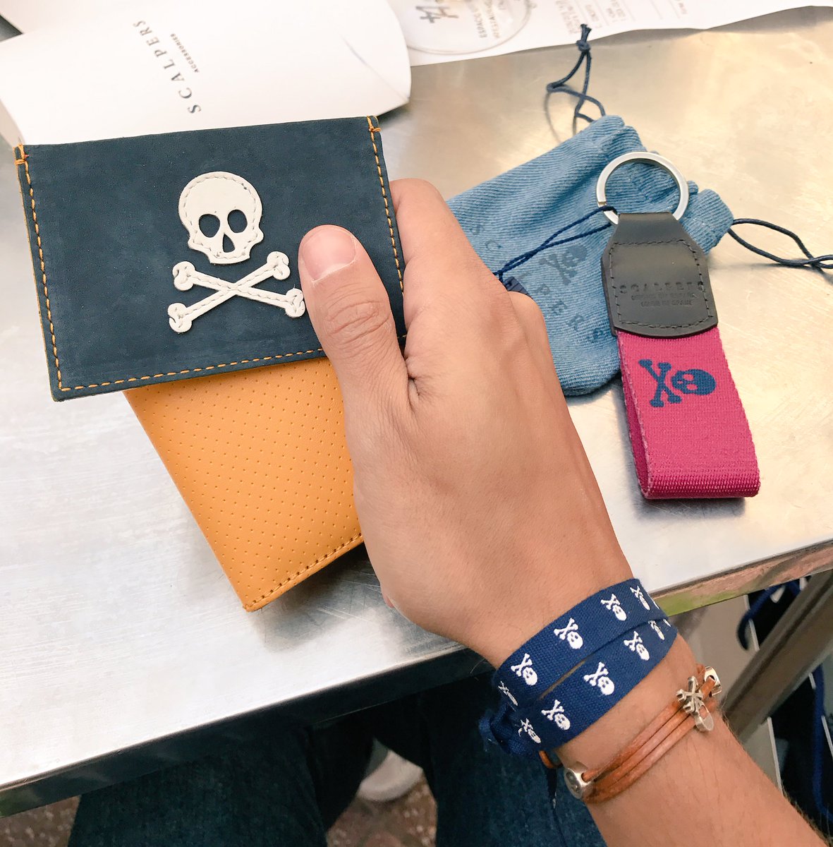 Twitterissä: "#Scalpers 😍👌🏼 @scalperscompany Cartera, tarjetero, llavero y pulsera! 🙊 de esta marca! ♥️☠️ #SC https://t.co/poOMrkqehJ" / Twitter