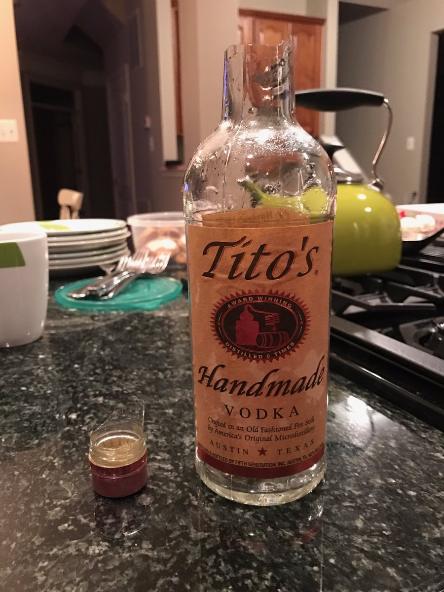 wrightstuff22's tweet image. @TitosVodka look what happened this wknd when I tried to open a bottle. #thinglass