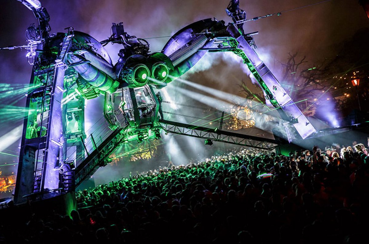 gearsource's tweet photo. Did you know that #Arcadia #Spider is now using #Robe BMFL #WashBeams #AutomatedLights? https://t.co/eQMpJCwVz7
