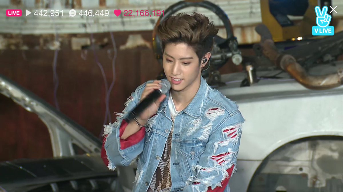 invincible9394's tweet photo. #HardCarry #GOT7 #갓세븐 ㅠㅠㅠㅠㅠㅠㅠ 너무 멋잇어어ㅓ어어엉 대박나자 갓세븐ㅠㅠㅠㅠㅠㅠ https://t.co/r30tOzQWGC