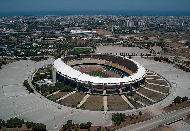 CasaDonneMed's tweet photo. Bando concessione Stadio San Nicola. Vi piacerebbe uno stadio che sia anche a misura di Donne? Quali sono i vostri suggerimenti? Scriveteci https://t.co/SHoDNF46Dh