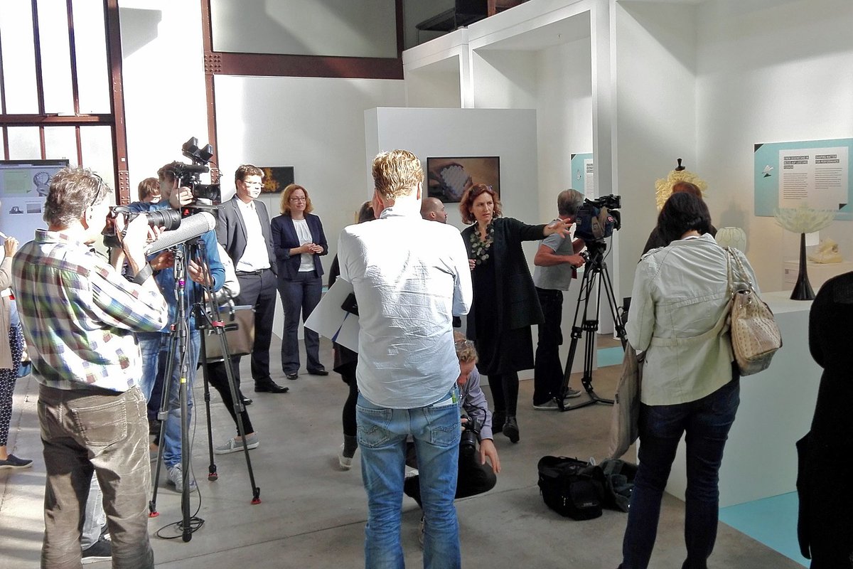 #exhibition #preview with <a href="/martamale/">Marta Malé-Alemany</a>. Tomorrow, “Making a Difference/A Difference in Making” by <a href="/materialisenv/">Materialise</a> starts <a href="/reddot/">Red Dot</a> #designmuseum