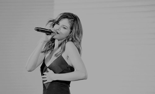 thankyouselena's tweet photo. 💞 I love you like a love song baby 💞 https://t.co/EUqSQqE1Vt