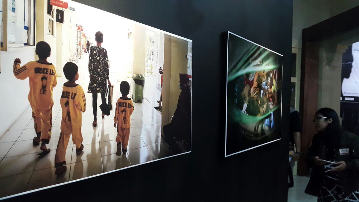 Suasana Pembukaan Pameran Foto&amp;PeluncuranBuku"KISAH PARA PENYINTAS"KelasDokumenter GFJA Makassar,Gedung Societeit DeHarmonie <a href="/GFJA_Makassar/">GFJA Makassar</a>