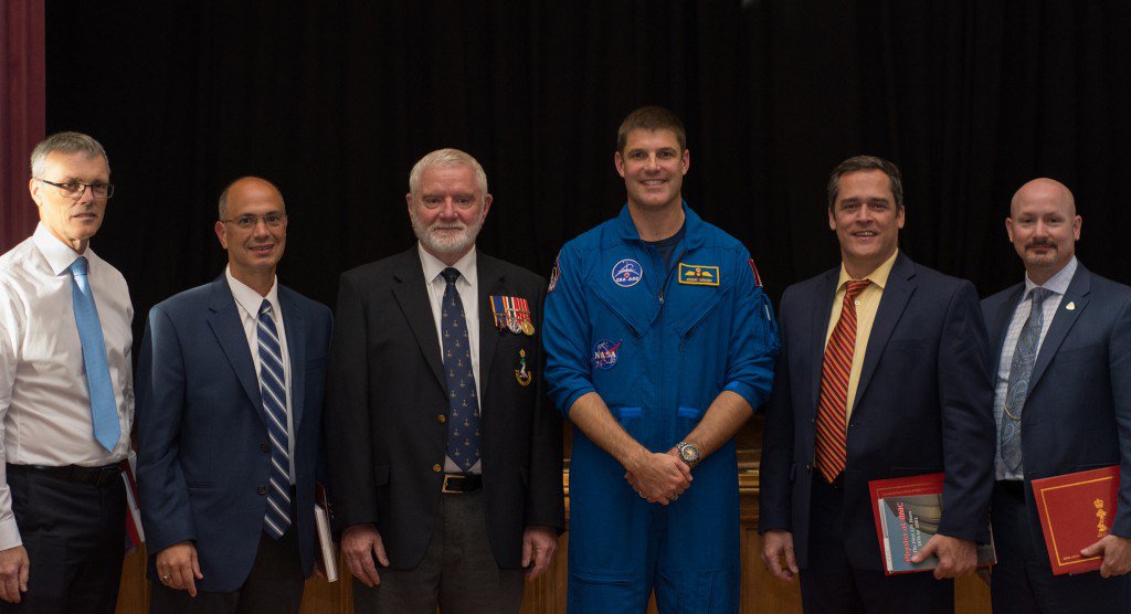 WayneAEllis1's tweet photo. e-Veritas » 21364 Jeremy Hansen: Space Science graduate returns for the weekend https://t.co/SvHXd6DkC1 https://t.co/5UxN05giAb