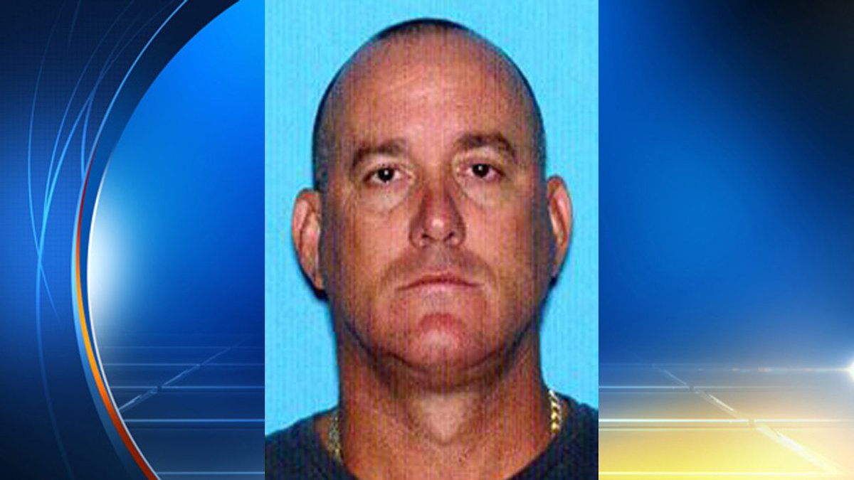 Police looking for man who they said doused woman with gasoline and set her on fire bit.ly/2dkYqZn?utm_me… https://t.co/3m8HnD1S0l