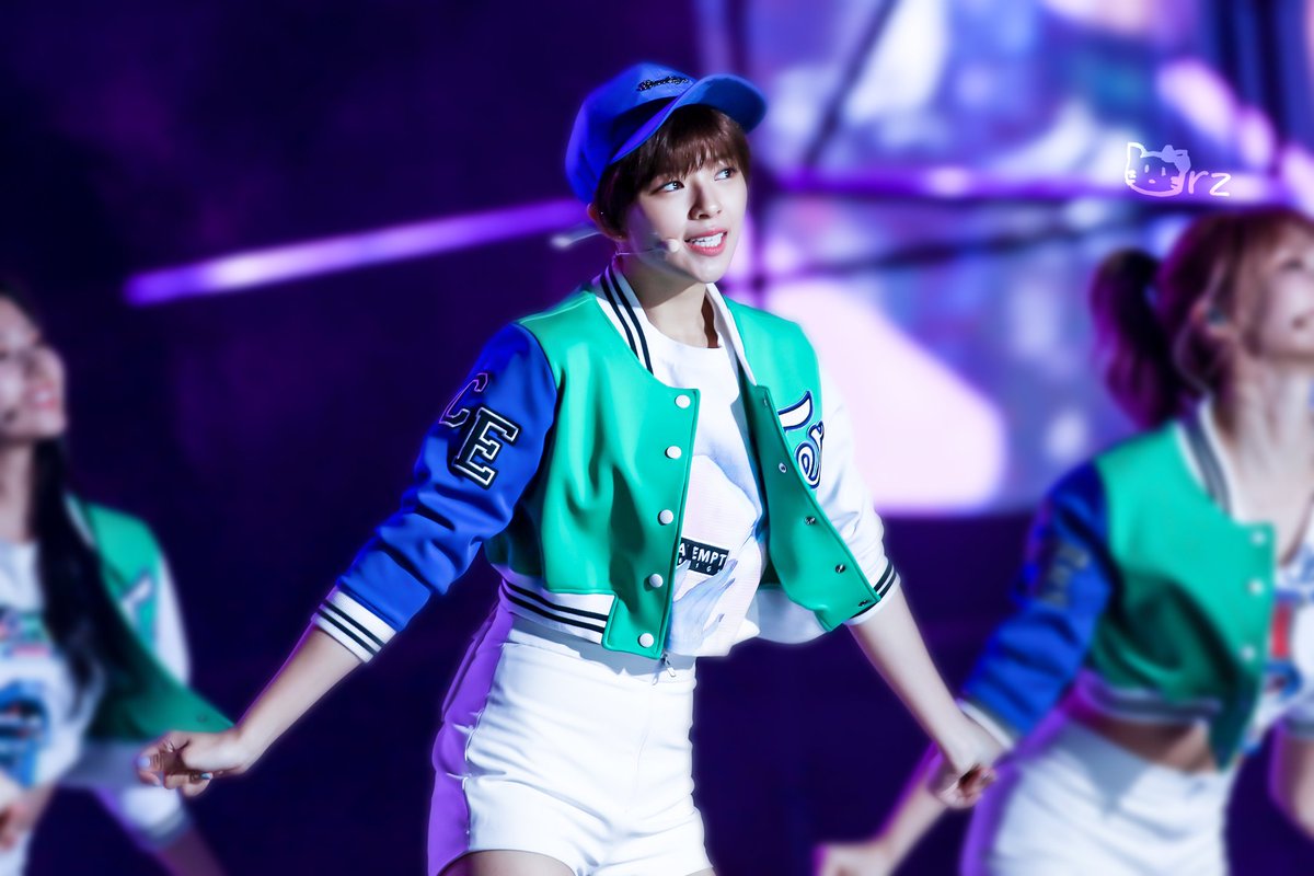 twice_CATrz's tweet photo. 160924 INC #정연  #JeongYeon  #Twice #트와이스 https://t.co/UnsqHMjbbJ