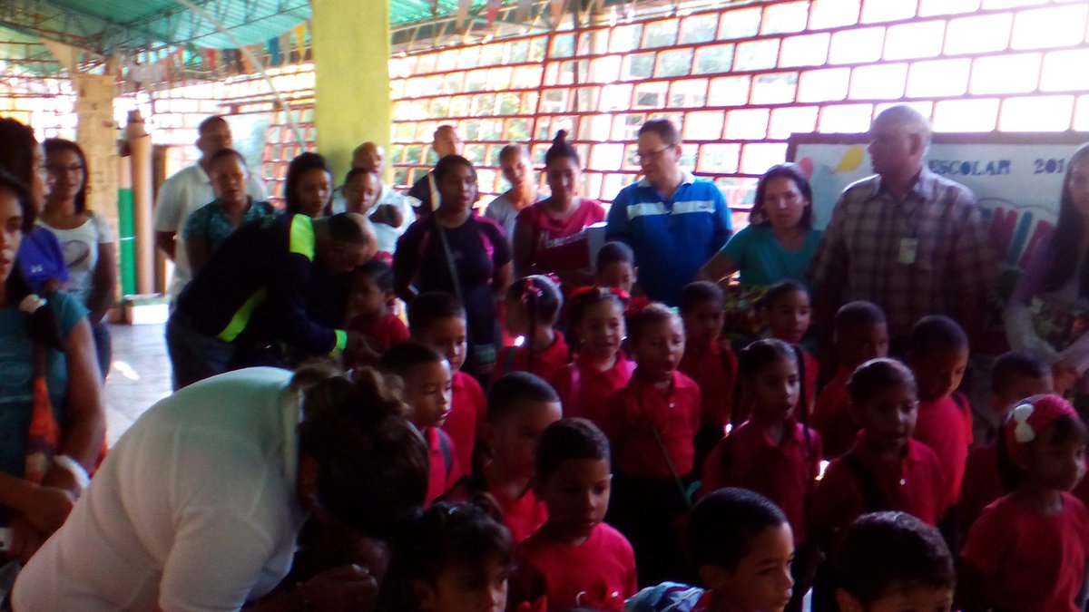 CEINGuatireZ's tweet photo. #RegresoAClases "En paz y con alegría iniciamos el año escolar". @MPPEDUCACION @mescolarzamora  @CLIFVES_Zamora https://t.co/gepQL5xQCK