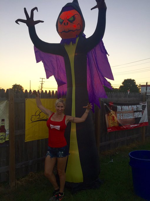 Decorating my bar for Halloween https://t.co/NPq3GiFgSw