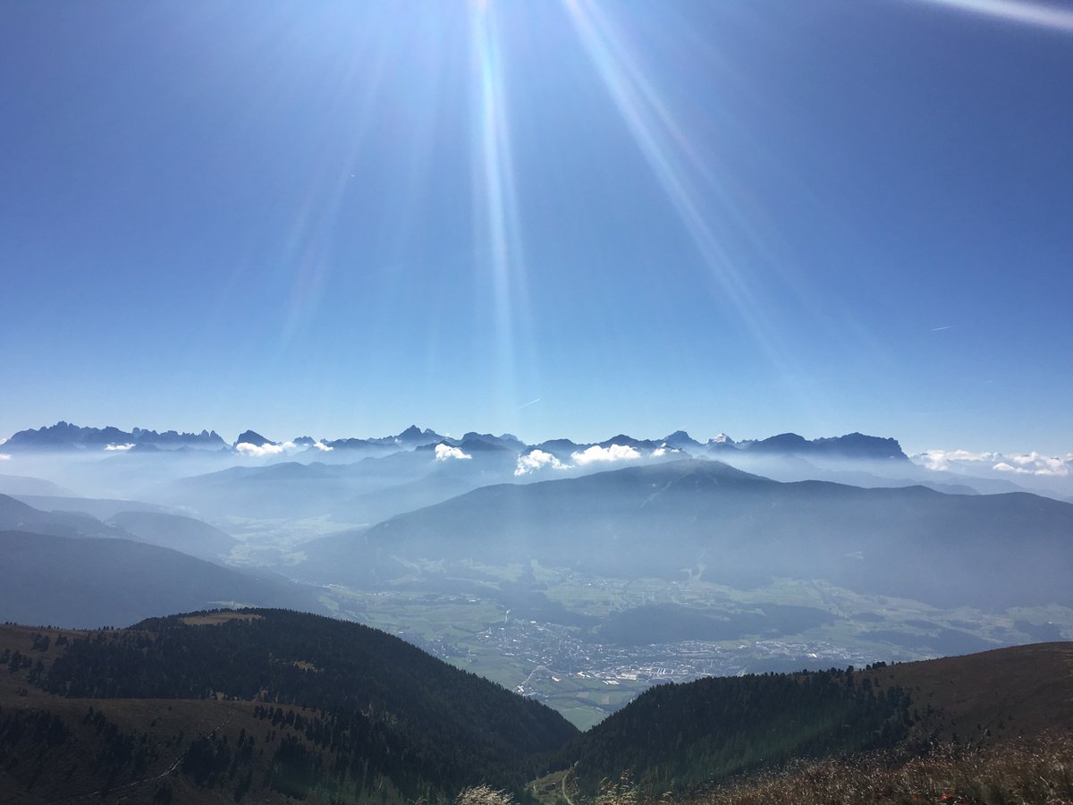 Kronplatz's tweet photo. Beautiful day:)
#pustertal #sambock #suedtirol #pfalzen https://t.co/sljBZ0rJBM