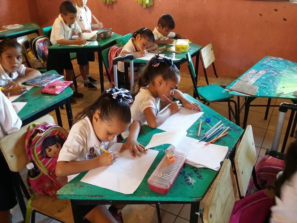 Prevencion_Sin's tweet photo. Niños de los 18 municipios de #Sinaloa participan en el concurso de dibujo #ColoresYValores #ValorArte #Prevención @gobsinaloa https://t.co/V3PcvvNEe8