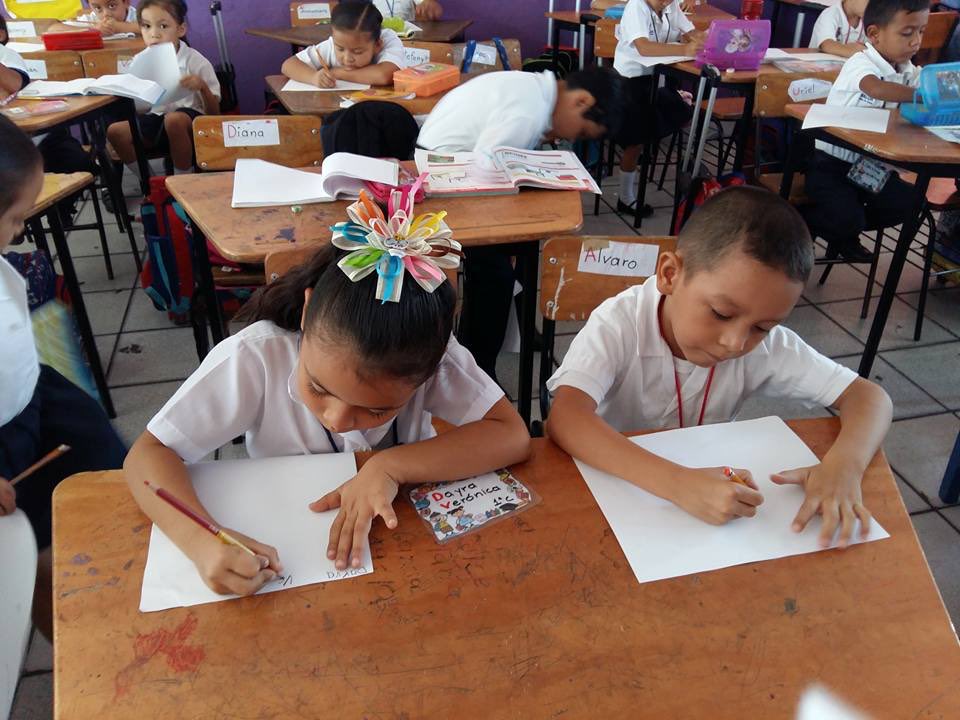 Prevencion_Sin's tweet photo. Niños de los 18 municipios de #Sinaloa participan en el concurso de dibujo #ColoresYValores #ValorArte #Prevención @gobsinaloa https://t.co/V3PcvvNEe8