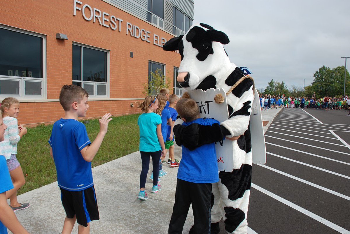 CFAdrexeltownsq's tweet photo. We had a BLAST last week with @OCFSD for the Moovin and Groovin Rock-A-Thon! #ForestRidgeElementary https://t.co/AA6Hi0sNd2