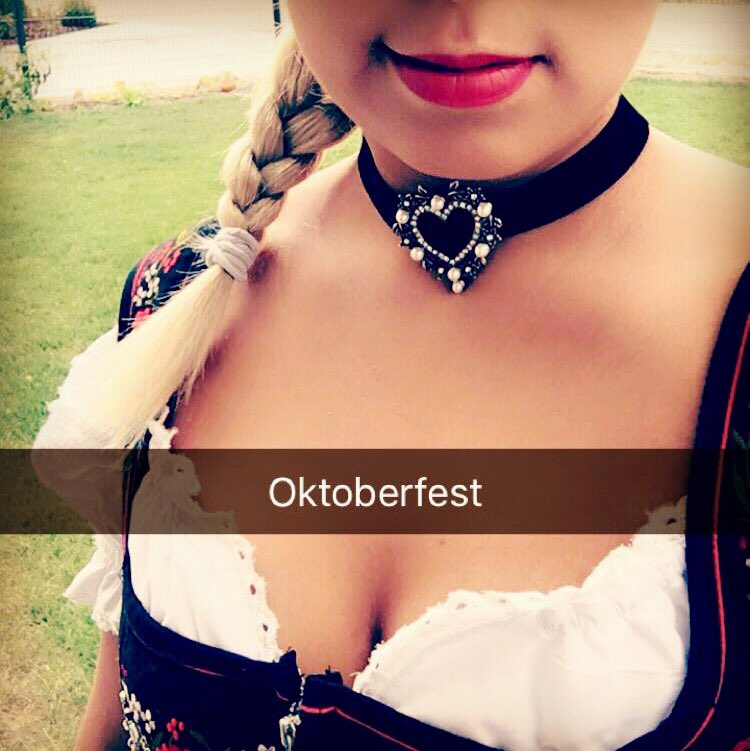 xoxoMadalina's tweet photo. Oktoberfest vibes #German #Oktoberfest #Babe #EuroEscort #EliteCourtesan https://t.co/2HG5m6MP80