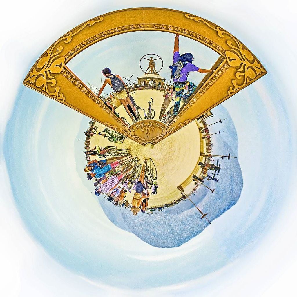 TommyNoshitsky's tweet photo. The #davinciworkshop #tinyplanet framing #theman with
The #peopleofburningman
In #blackro… https://t.co/bpb8WpuK50 https://t.co/XPkijMoZSX