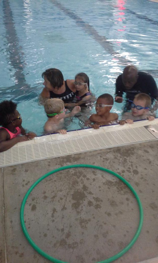 ramjsander's tweet image. 2nd grade swimming!  Safety first.  #wearedegan #LISDthrive