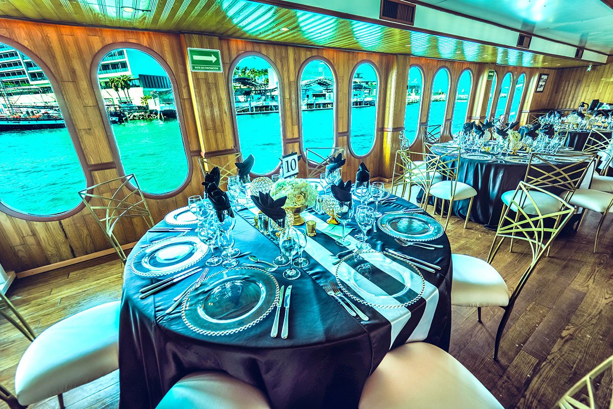 delcaboevents's tweet photo. #GlamourMonday What is more glamorous than a #yacht in #Cabo? A PARTY on a yacht in Cabo! #DelCaboEventDesign https://t.co/1aTjenef1X