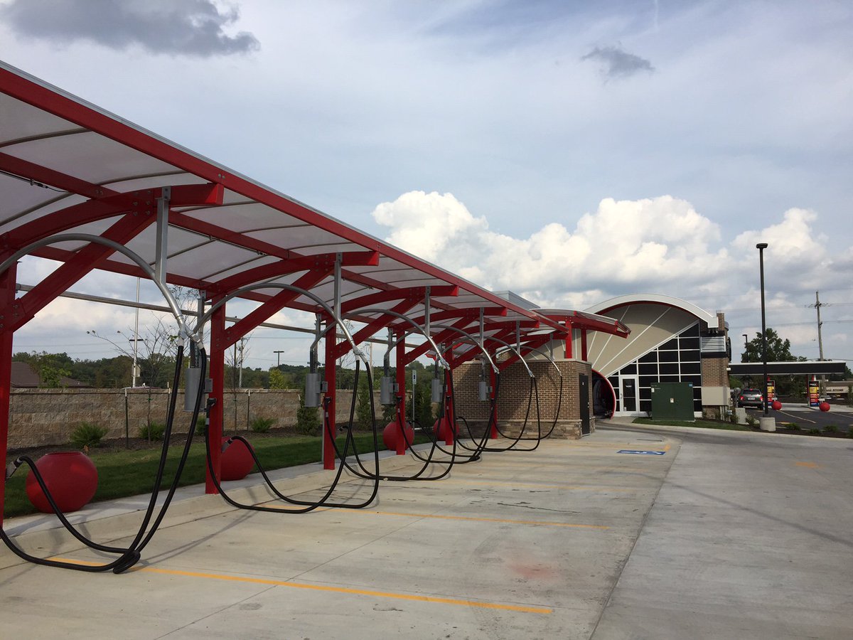 RBI_Structures's tweet image. New Car @tommycarwash now open in Overland Park, KS.  This project features 160' of custom vacuum canopies.