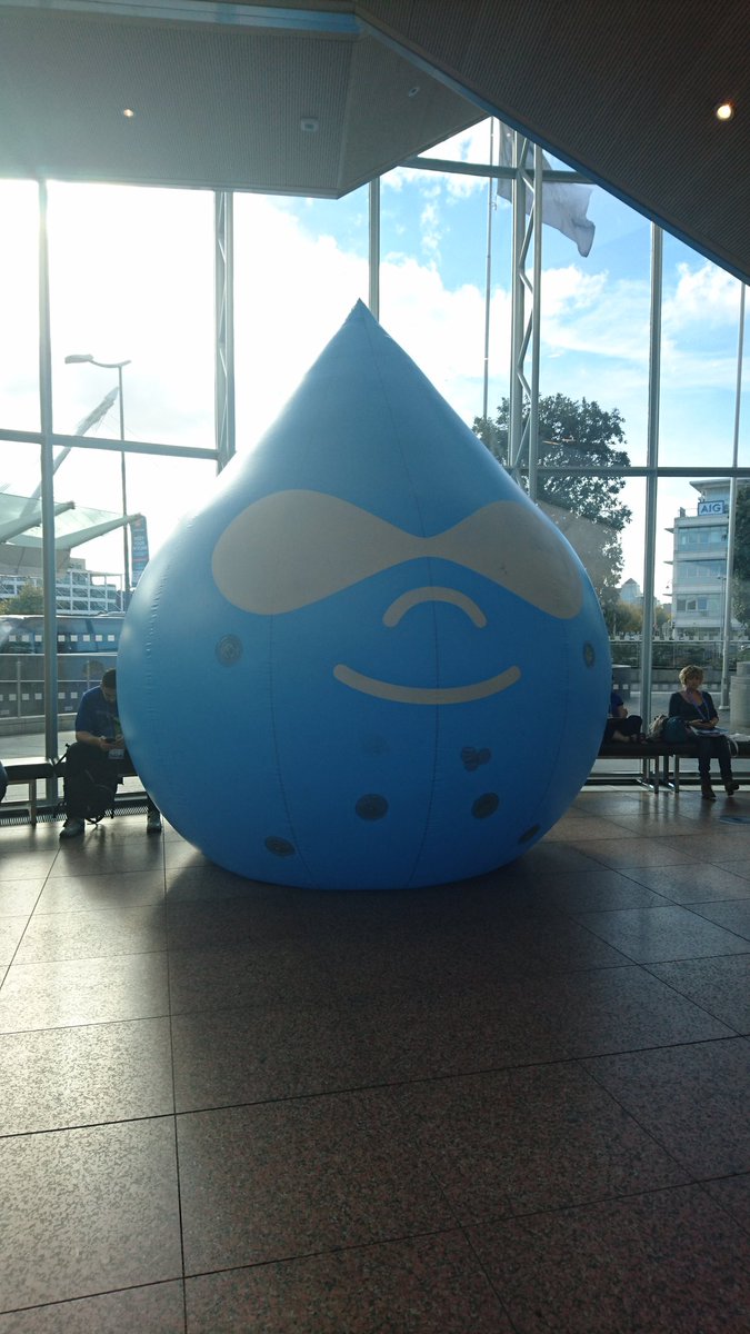 littlepixiez's tweet photo. Waiting for the first time attendee social.. Can I take this #drupalicon home?! #DrupalCon #drupal #excited #whereamI https://t.co/SnKsYhJxyH