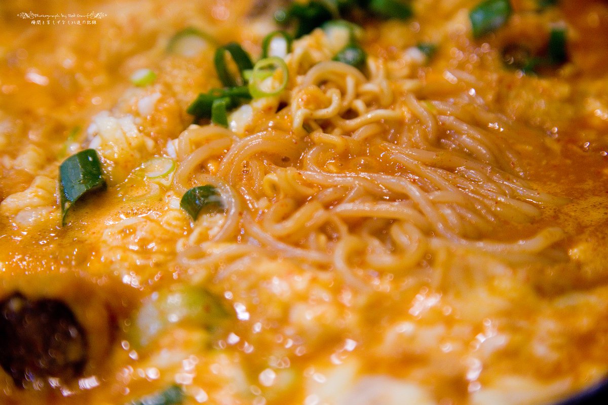 tavarez2k's tweet image. #11rt 한국인의간식, 떡볶이(..) 순대는 없어도 살 수 있는데 떡볶이 없이는 못 살 거라는 거엔 동감입니다. 어느 곳에나 있는, 그리고 어느 곳이던 조금씩 맛이 다른. 그래도 면덕후라 어느 떡볶이던 면은 좀 넣고 싶어요(..)