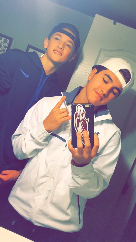 garcy303's tweet image. Happy Birthday to THE Young Money C-Seul #giraffeneck
