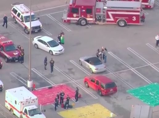 DailyMirror's tweet photo. Houston gunman was a 'disgruntled lawyer' who shot 9 people in suburban neighbourhood https://t.co/mwnRriwY7W https://t.co/HnxEvaPHjB