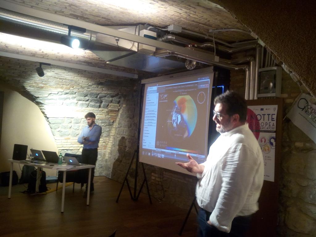 Estacchio's tweet photo. @marco_gisotti complimenti a F.Agostini una buona immagine racchiude i dati che servono alla divulgazione. @gNellerba #ERG @FrascatiScienza https://t.co/QCsVmP516F