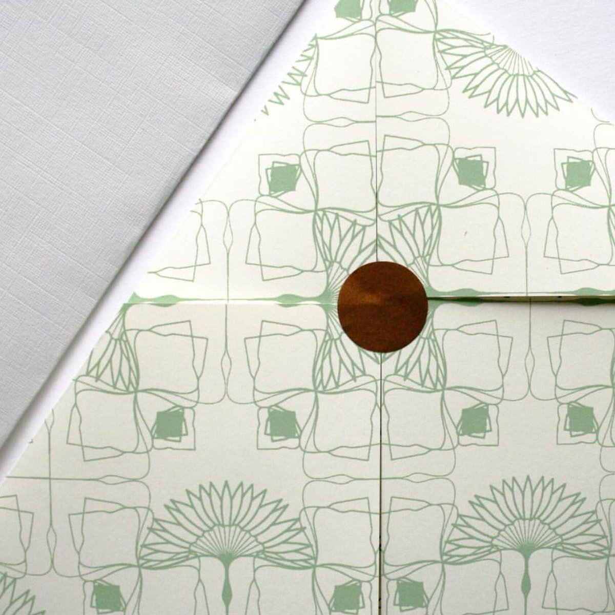 findingmakers's tweet image. Gorgeous screen printed stationery by @_somethingMADE #findingmakers #papergoods #stationery #shopsmall #etsy instagram.com/p/BK0uJGaj5Ed/