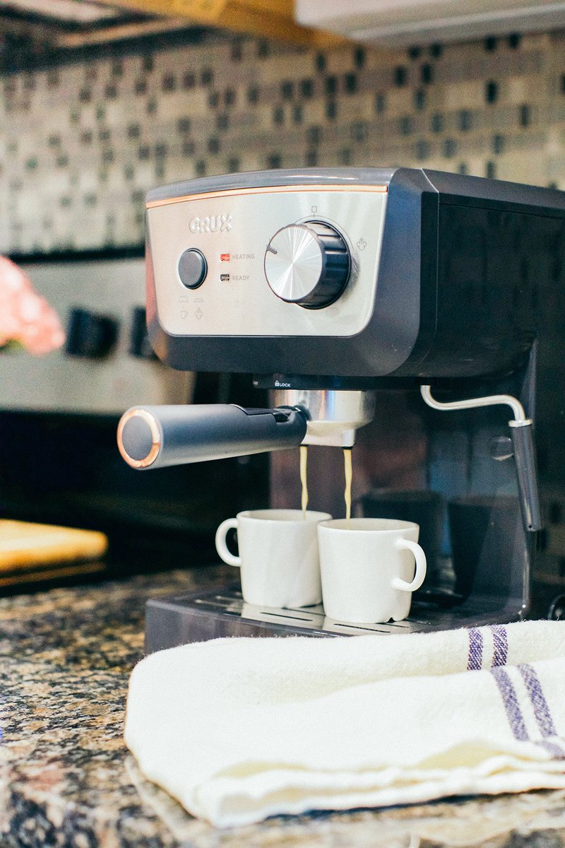 cruxkitchen's tweet image. #Monday = Double Shots of Espresso Day 
#CookWithCRUX #Doppio #Espresso #Caffeine #MondayMotivation  📷@PoorLilItGirl