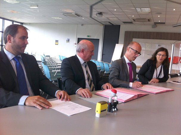 NotairesSavoie's tweet photo. Ce matin Convention entre @NotairesSavoie et @Univ_Savoie
dans le cadre d'un #partenariat #collaboratif #formationnotariale @FDSavoie https://t.co/3D44aDKajE