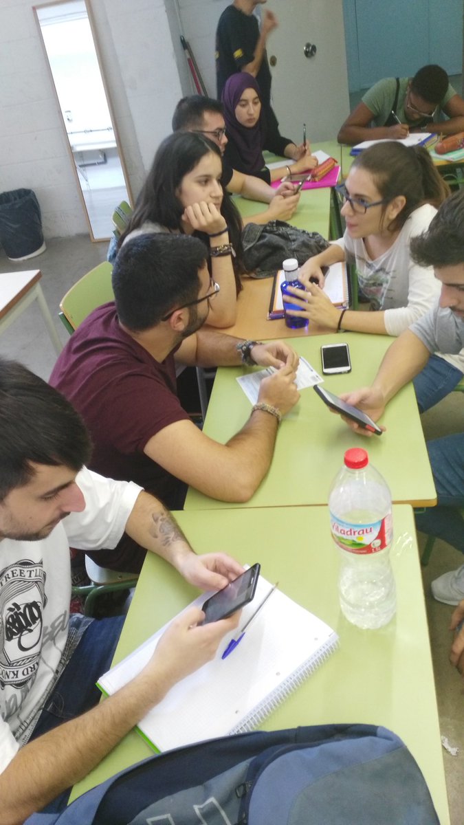 InstitutBastida's tweet photo. Aprenent a dissenyar projecte d'intervenció social a través del treball cooperatiu. #2ISOB #ProjecteISO #LaBastida https://t.co/L4ZEWaMKEF