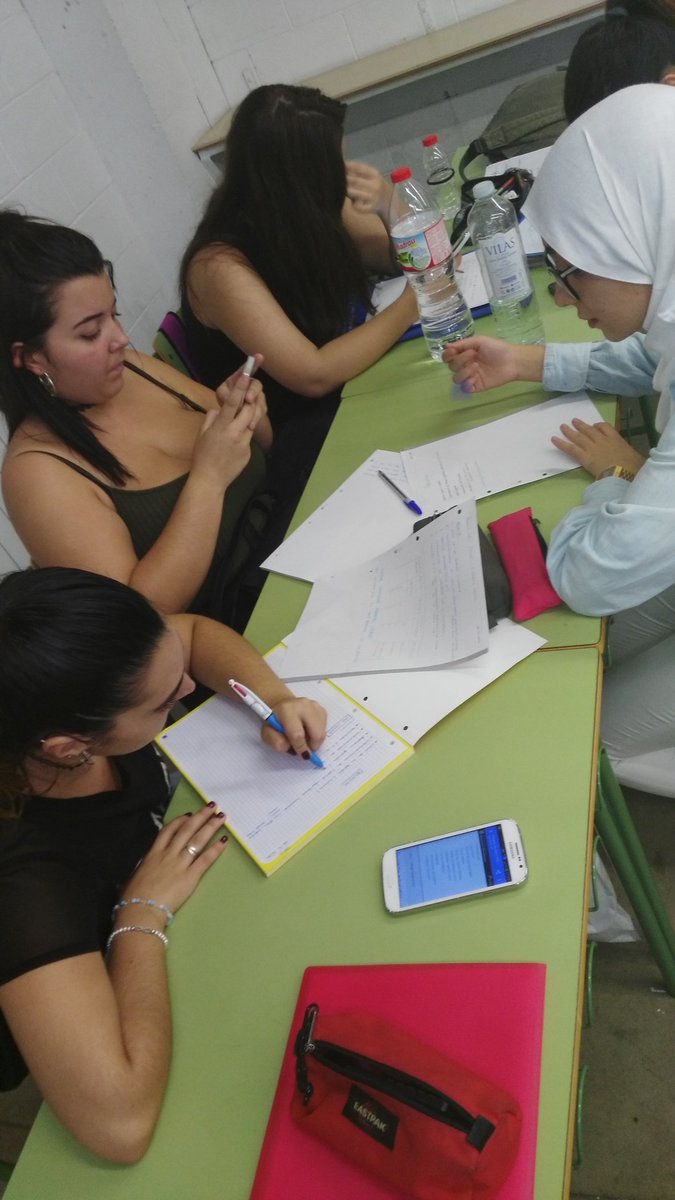 InstitutBastida's tweet photo. Aprenent a dissenyar projecte d'intervenció social a través del treball cooperatiu. #2ISOB #ProjecteISO #LaBastida https://t.co/L4ZEWaMKEF