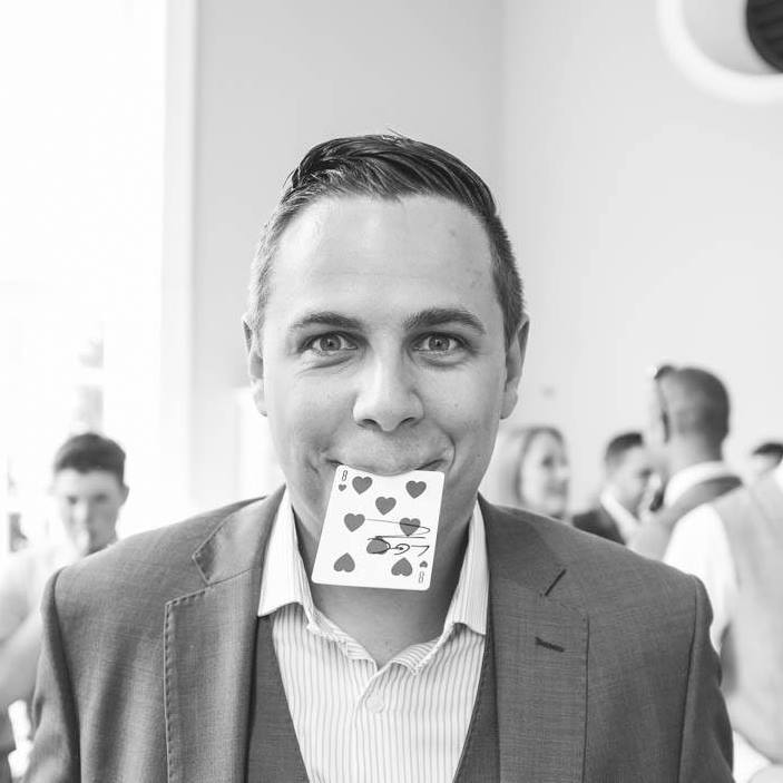 Marvellous_Wed's tweet image. @LBMAGICUK will be on hand to entertain you with his magic on Sun 2 Oct @pengennamanor for @Marvellous_Wed buff.ly/2cQcesY