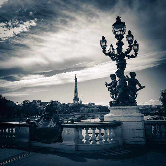 carlitapolka's tweet photo. 🌞☀🌞By Paris en NB🌞☀🌞Excellente fin de journée à tous!🌞☀🌞😙 https://t.co/hvmcOFWgx6