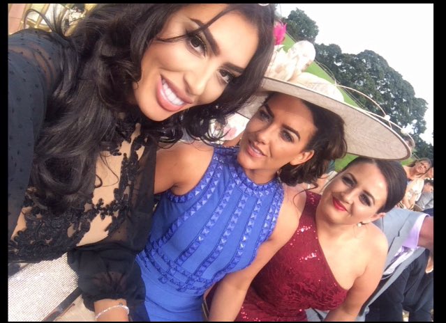 The girlies #weddingfever #perfectday #outdoor 👰💋 https://t.co/yQrgmoC37v